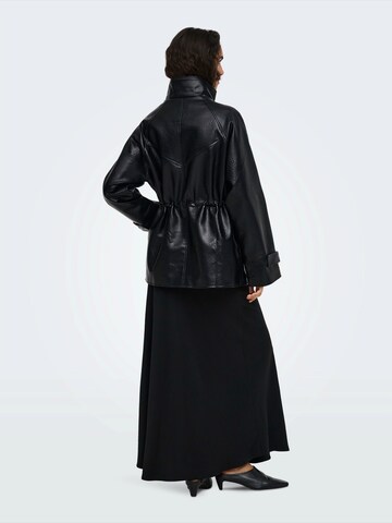JDY Between-Season Jacket 'RAYE' in Black