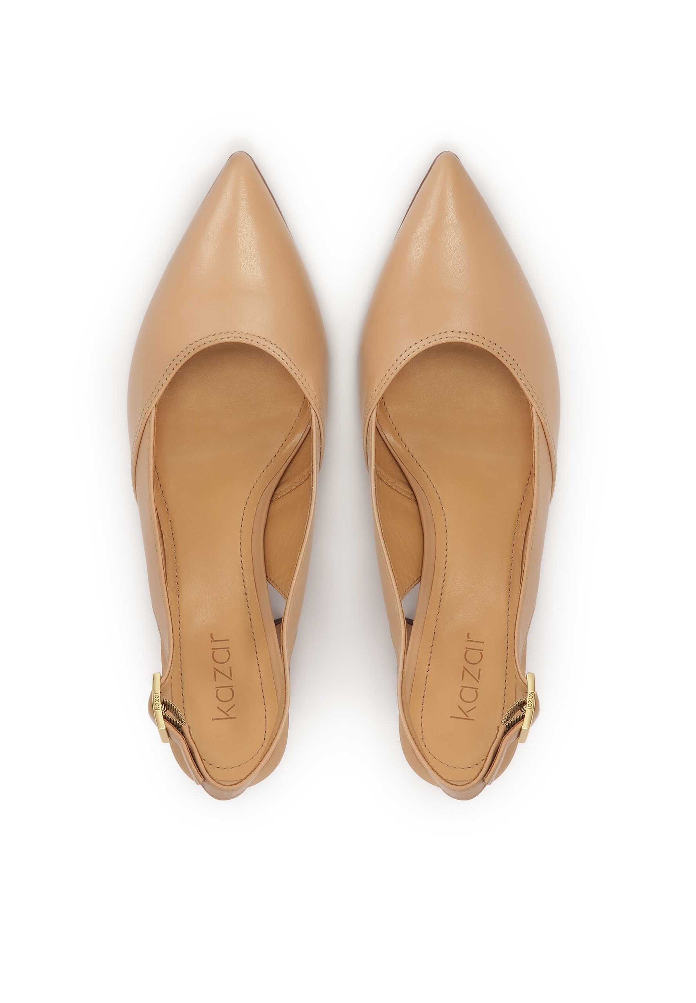 Décolleté sling di Kazar in beige