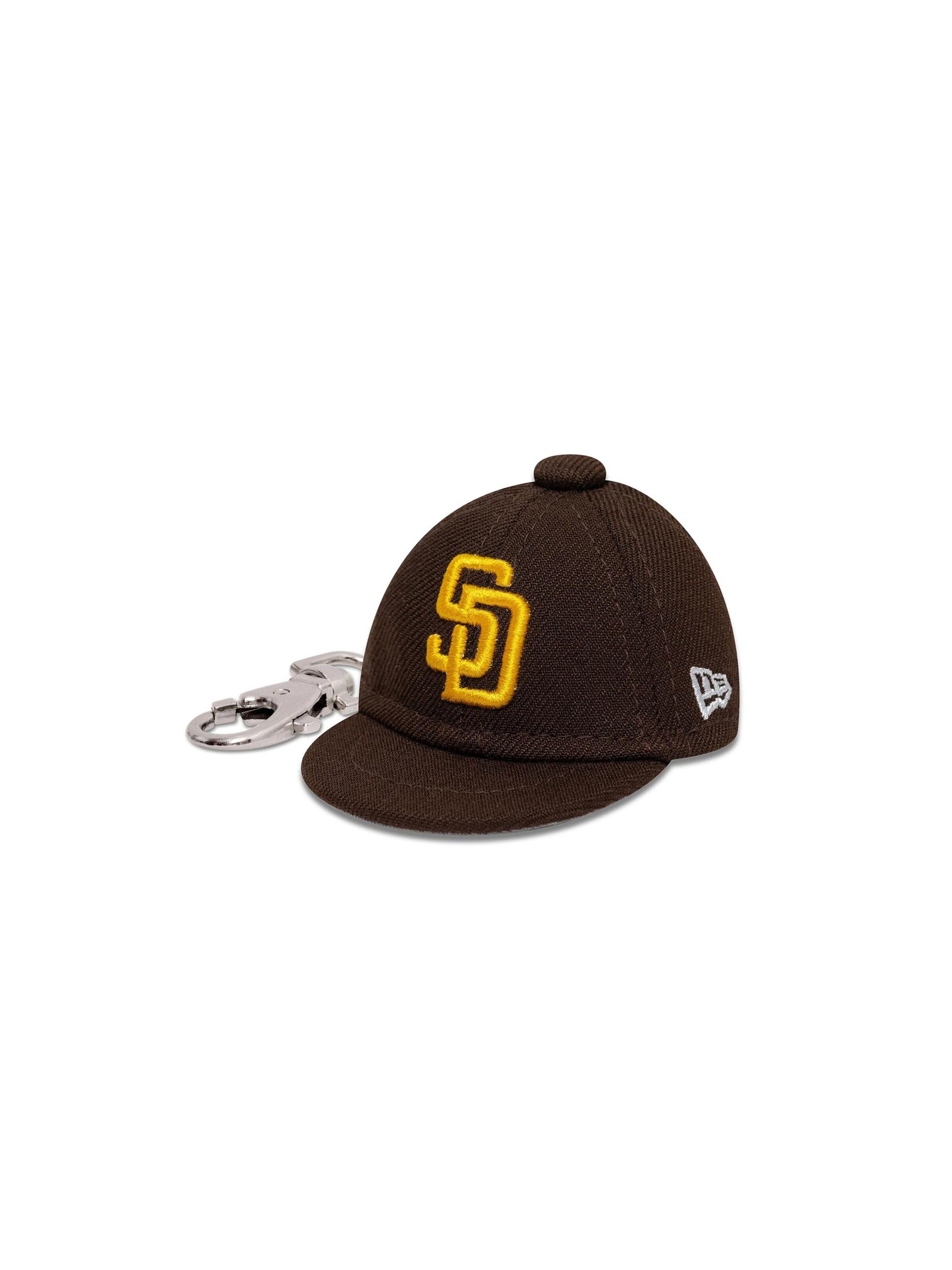 NEW ERA Schlüsselanhänger 'Mini Cap'‌‌‌‌ in Braun: Vorderseite