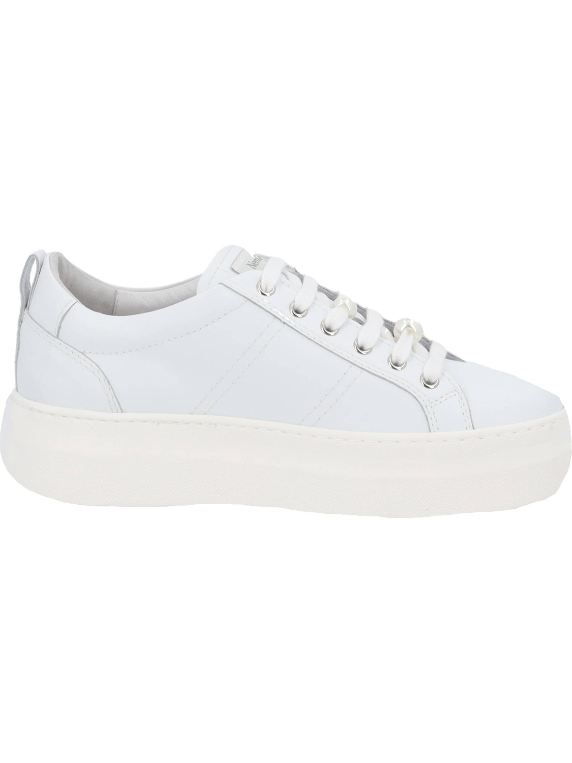 Baskets basses Nero Giardini en blanc