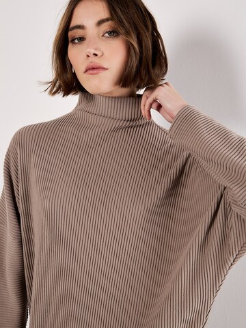 Robes en maille Apricot en gris