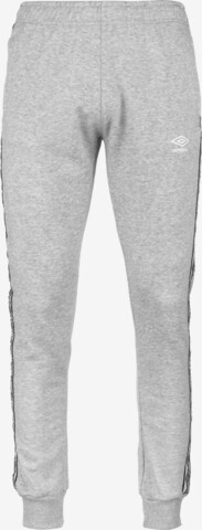 Tapered Pantaloni sportivi di UMBRO in grigio: frontale