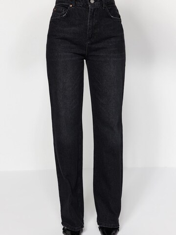 Trendyol Regular Jeans in Schwarz