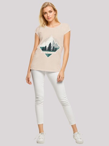 T-shirt 'Hike More Mountains' F4NT4STIC en beige