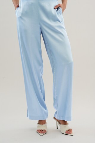 KAREN BY SIMONSEN Loosefit Hose 'Peel' in Blau: Vorderseite