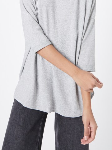 NEW LOOK Širok pulover 'BELLA' | siva barva