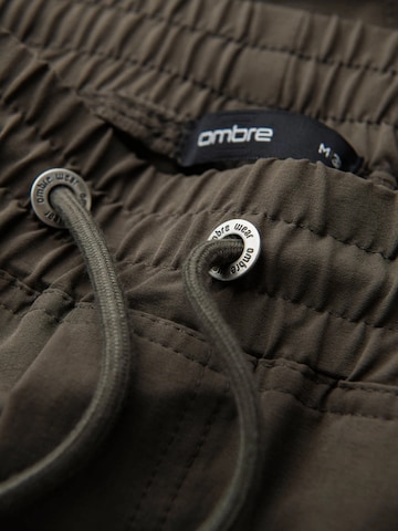 Ombre Regular Sports trousers 'OM-PAJO-0200' in Green