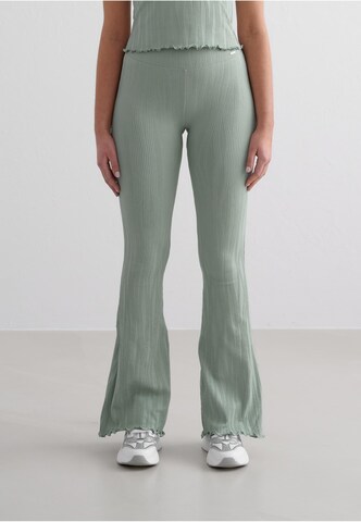 Flared Pantaloni di Aim'n in verde: frontale