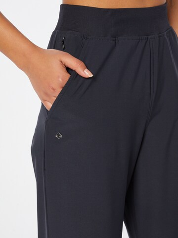 Wide leg Pantaloni sport 'Kamana' de la Kathmandu pe negru