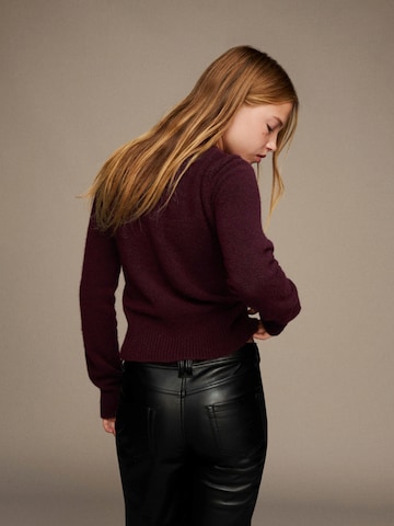 Bershka Sweter w kolorze czerwony