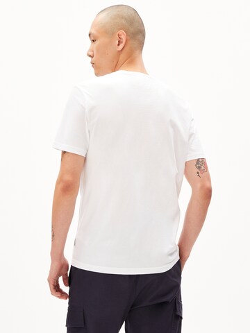 T-Shirt 'JAARNES' ARMEDANGELS en blanc