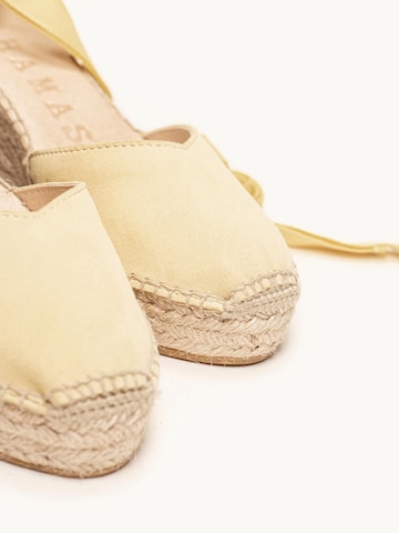 Alhamas - Sandália 'Alpargata Cuña 8 cm' em amarelo