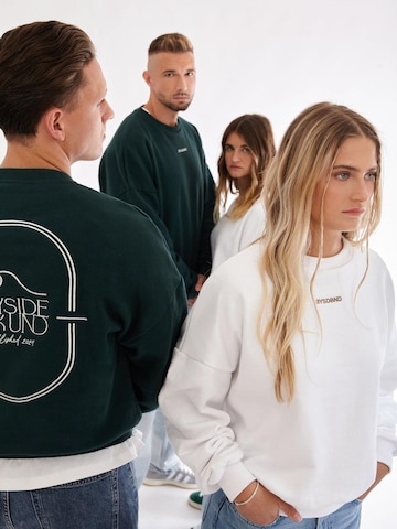 BAYSIDE BOUND Oversized trui 'THE BAYSIDE UNISEX OVERSIZE SWEATER' in Wit