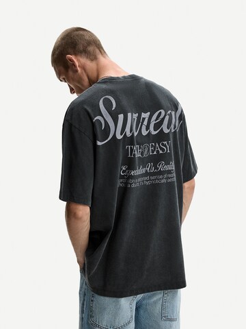 T-Shirt 'SURREAL' Bershka en noir : devant