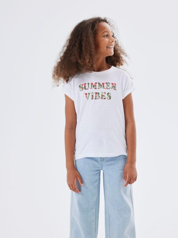 NAME IT - Camiseta 'FAMMA' en blanco: frente