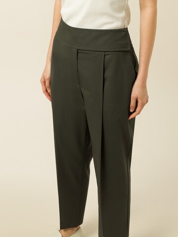 IVY OAK Regular Pleated Pants in Green