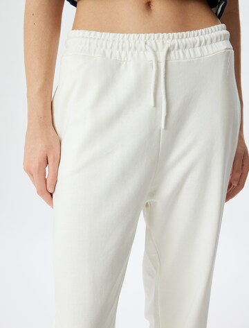 Koton Tapered Broek in Wit