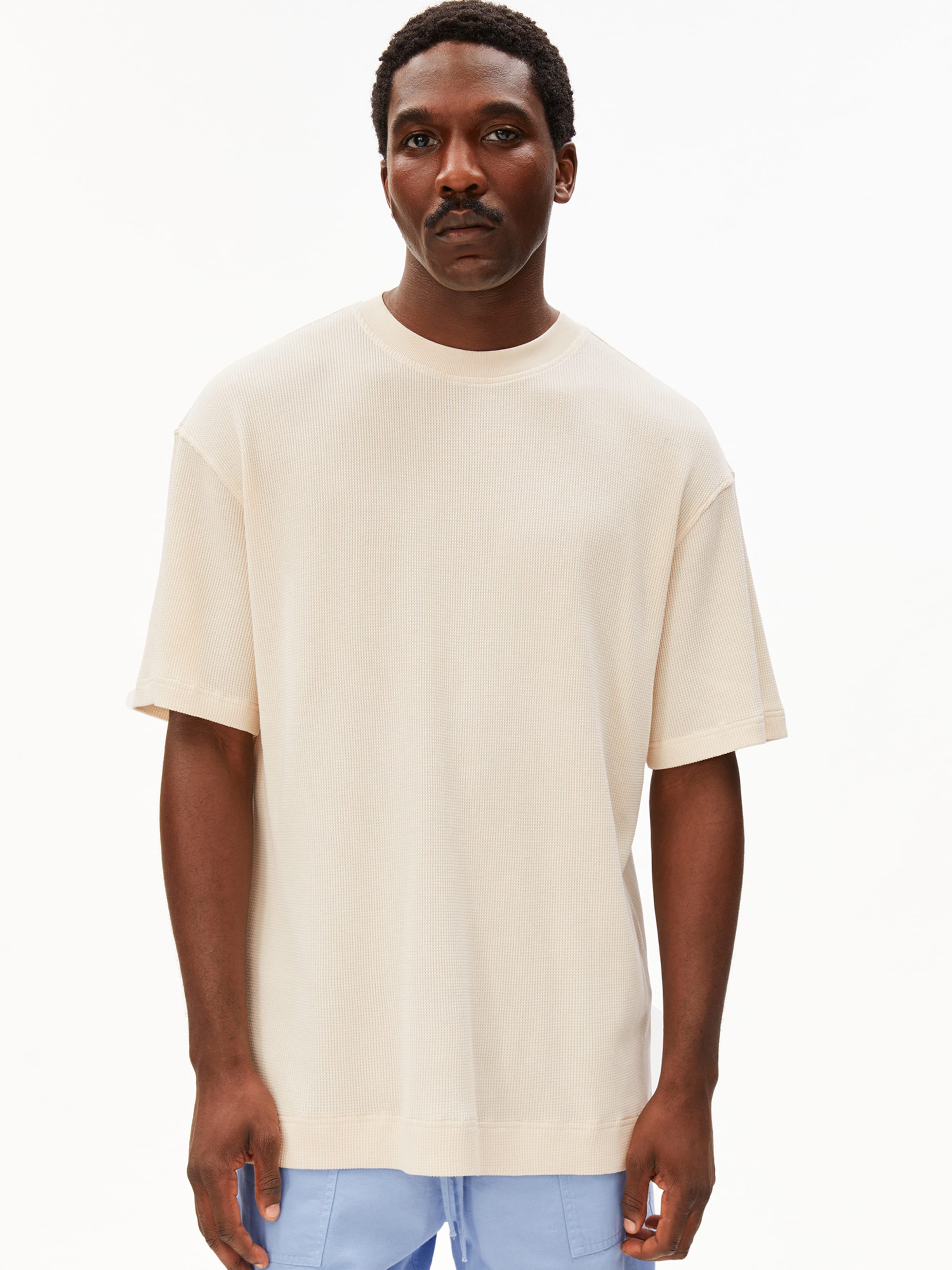 T-Shirt ARMEDANGELS en beige : devant