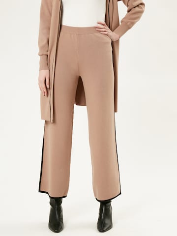 Wide leg Pantaloni de la Influencer pe bej: față