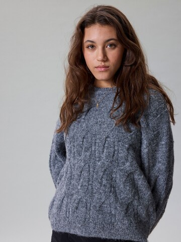 Pull-over LMTD en gris : devant