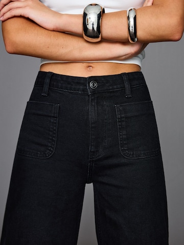 Bershka Szeroka nogawka Jeansy w kolorze czarny