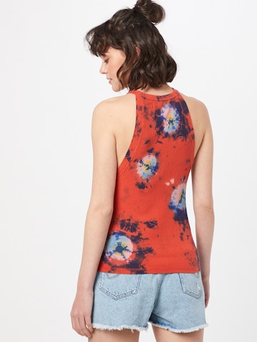 Top brodat 'EASY BREEZY' de la Free People pe roșu