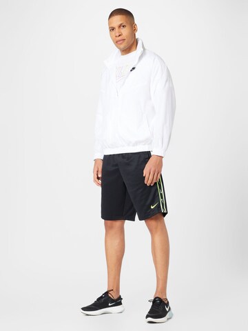 Nike Sportswear - Chaqueta de entretiempo 'Windrunner' en blanco