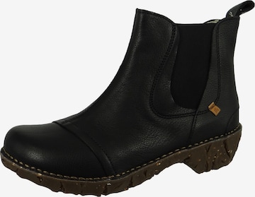 EL NATURALISTA Boots in Black: front