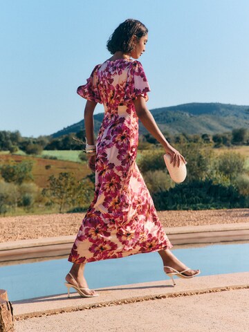 Robe Friends Like These en rose