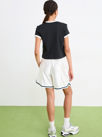 Nike Sportswear - Loosefit Pantalón 'STREET 6' en blanco: atrás