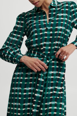 b.young - Vestido camisero en verde: frente