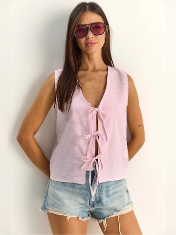 Bianco Lucci Blouse in Pink: front