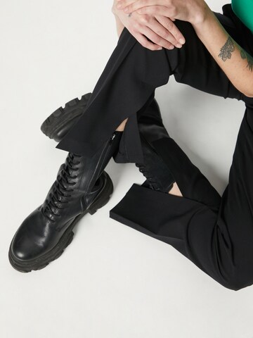 UNITED COLORS OF BENETTON - regular Pantalón de pinzas en negro