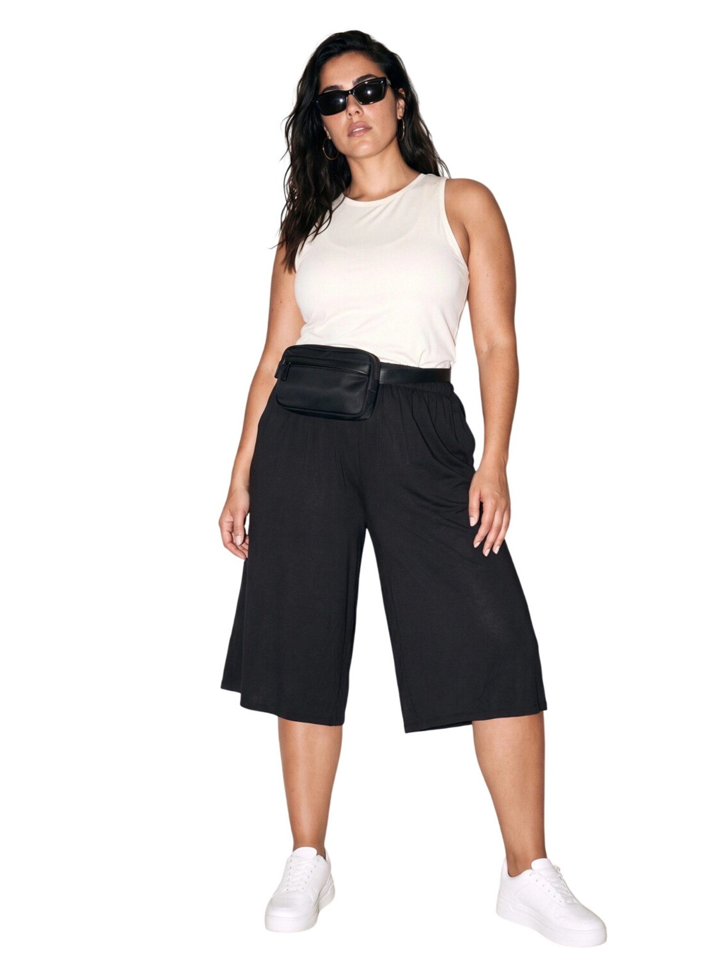 Shape Of You Regular Pants in Black