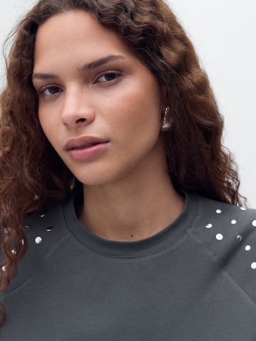 Tricou 'TACHI' de la MANGO pe gri