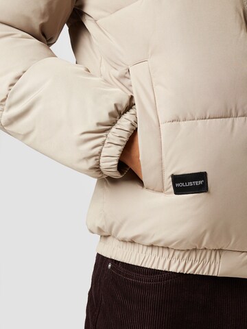 HOLLISTER Prehodna jakna | rjava barva