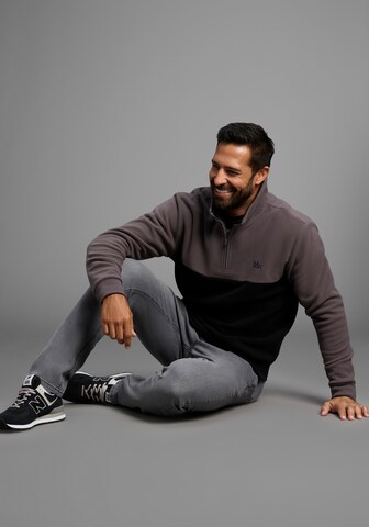 Man's World Sweatshirt in Grey