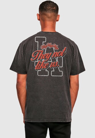 MT Upscale Shirt 'L.A Not Like Us' in Zwart: voorkant