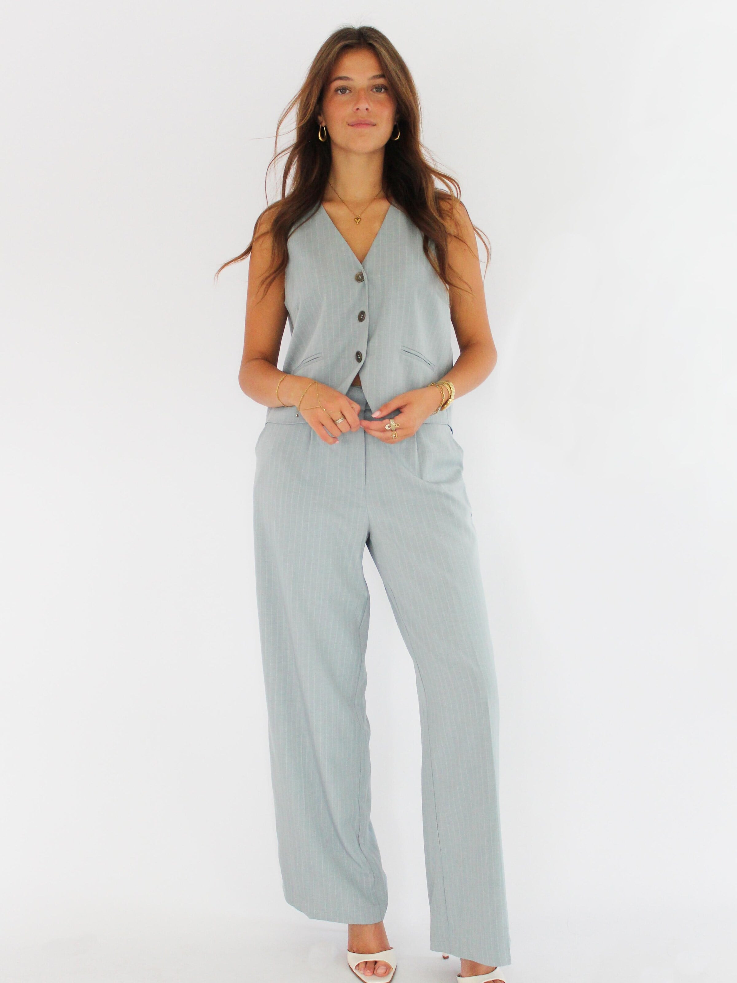 Honnête Atelier Regular Trousers 'Marilyn trousers' in Blue: front