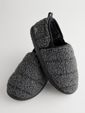 Pantoufle Next en gris
