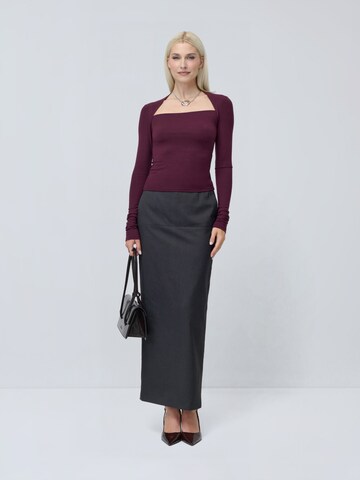 Tricou 'Elorah' de la LeGer Studio pe roșu
