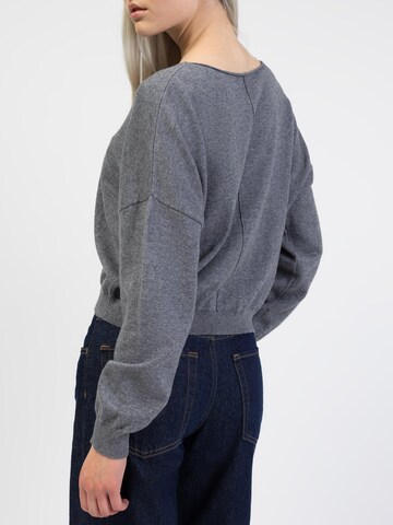 BROKE + SCHÖN Sweater in Grey