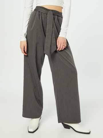 SAINT TROPEZ Loose fit Pleat-Front Pants 'Penelope' in Grey: front