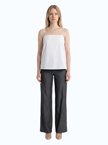 Viore Top in White: front