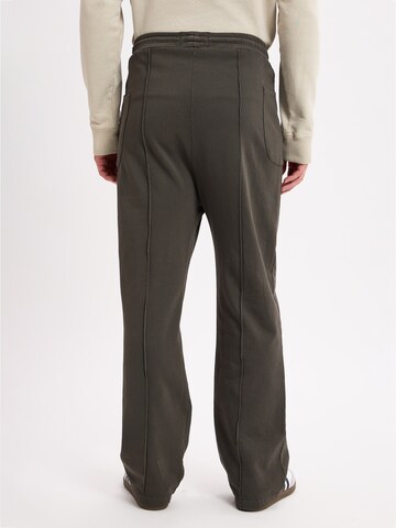 Pequs Regular Trousers in Grey
