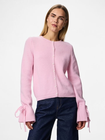 PIECES Strickjacke 'PCRIKKE' in Pink: Vorderseite
