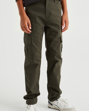 WE Fashion Regular Trousers in Green: front