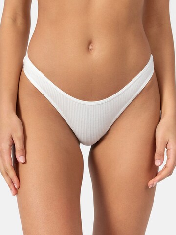 Tazzio Thong 'F902' in White