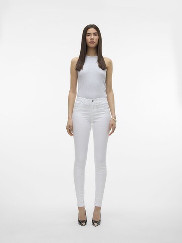 Slimfit Jeans di VERO MODA in bianco