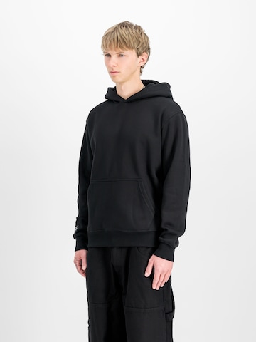 ALPHA INDUSTRIES Collegepaita 'Label' värissä musta